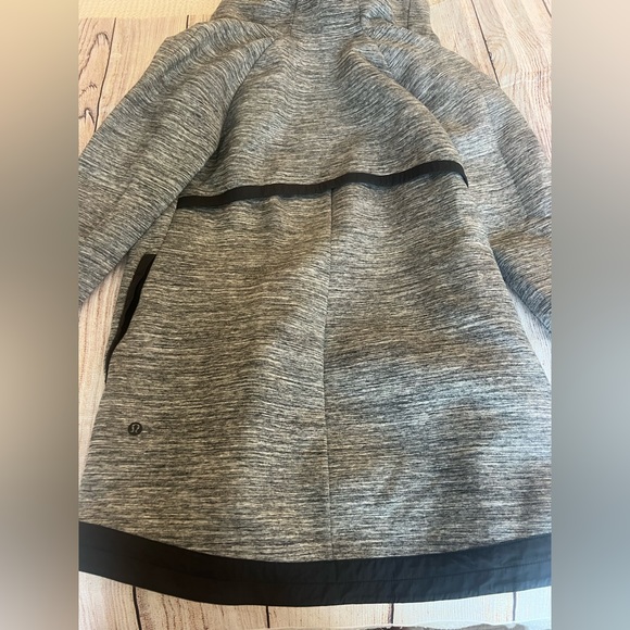Pick your path jacket lululemon zip up jacket size 4 worn once! - Picture 6 of 8